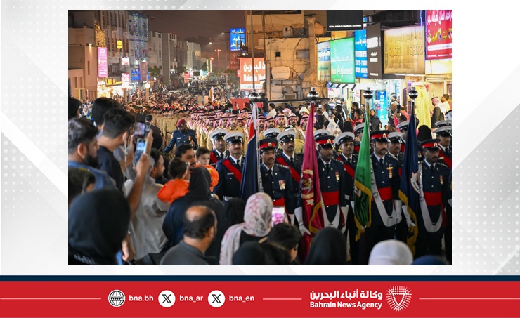 وزارة الداخلية تنظم طابور شرطة البحرين في محافظة المحرق احتفاء بالأعياد الوطنية